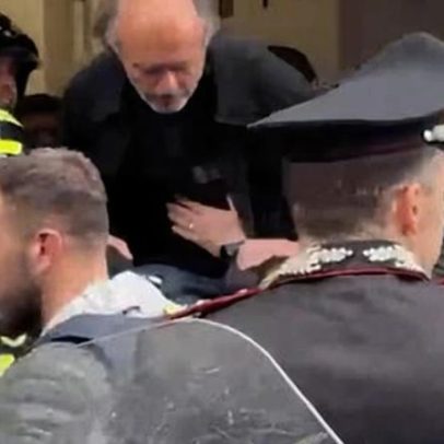 Bandidos armados mantêm 25 reféns em banco de Nápoles, fogem por fenda no piso