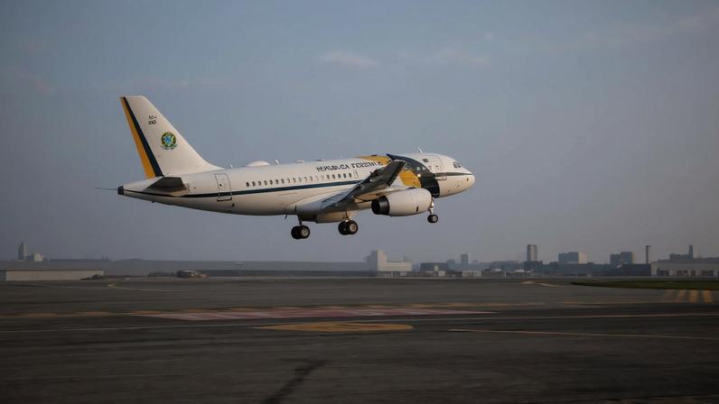 (São Paulo - SP, 05/09/2020) Aviao presidencial VC1 faz pouso na pista principal do aeroporto de congonhas após a reforma. Foto: Clauber Cleber Caetano/PR