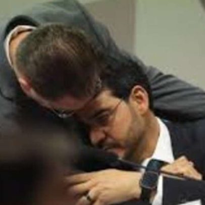 Líder do PL abraça Messias durante sabatina e diz que foi por educação