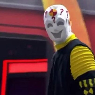 BBB 26 revela identidade por trás da máscara do Dummy gigante