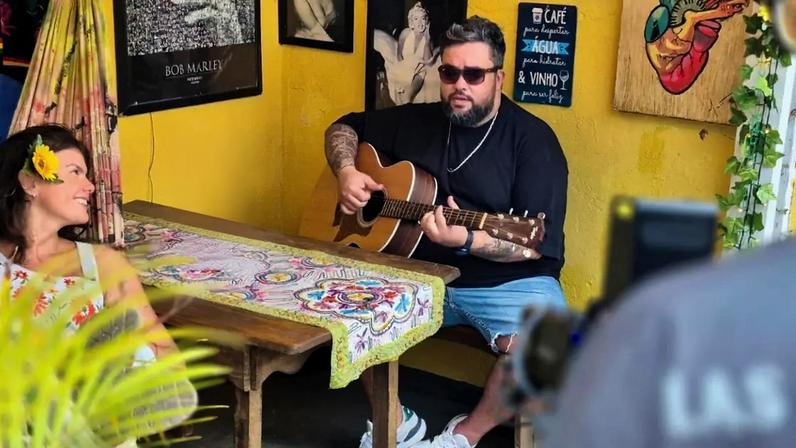 Compositor de sucessos do Maneva, DEKO lança releitura de 'Seja Para Mim'