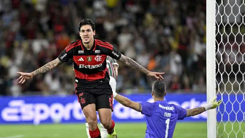 Pedro faz o segundo do Flamengo | Fluminense x Flamengo — Foto: André Durão