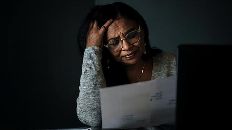 Mais de 80% das famílias brasileiras estão endividadas e quase 82 milhões de pessoas estão inadimplentes, um recorde histórico que atormenta o governo em ano de eleição