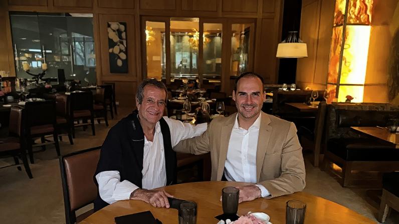 Valdemar Costa Neto se encontra com Eduardo Bolsonaro nos Estados Unidos para definir chapa da disputa pelo Senado em SP