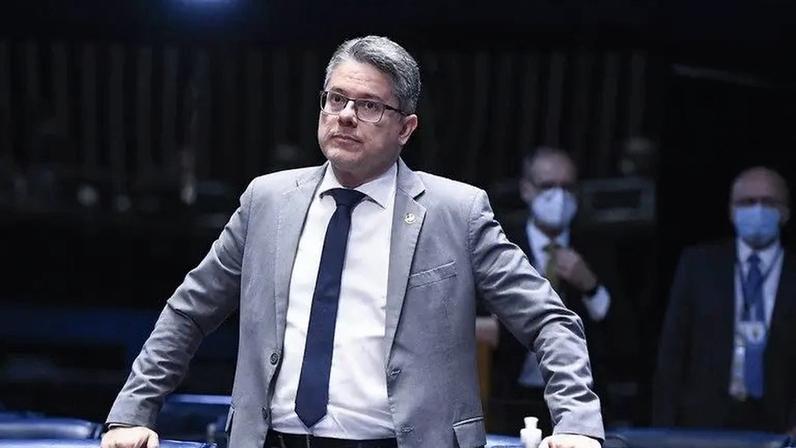 O senador Alessandro Vieira (MDB-SE) durante sessão no plenário (Foto: Jefferson Rudy/Agência Senado)