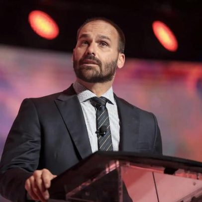 Lindbergh Farias solicita extradição de Eduardo Bolsonaro e inclusão na Interpol