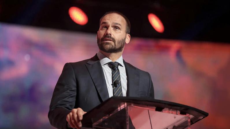 Pedido se baseia em entrevista em que Eduardo fala em sanções contra ministros do TSE. (Foto: Gage Skidmore/CPAC)