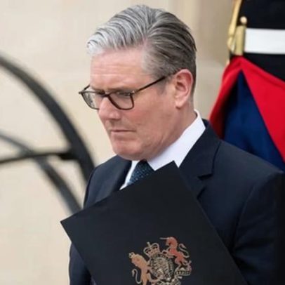 Keir Starmer encara dia de julgamento ante agravamento do caso Mandelson