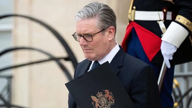 Keir Starmer is facing mounting pressure to resign over his handling of Peter Mandelson’s appointment as US ambassador.
