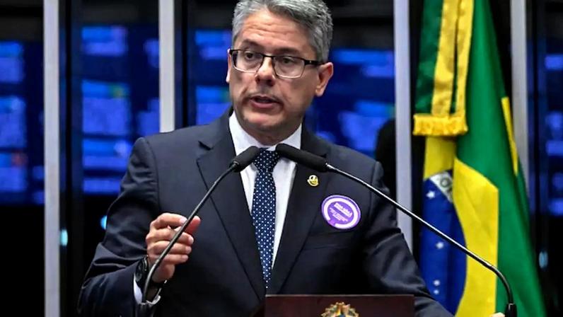 Em entrevista ao Estadão, Alessandro Vieira chamou afirmou que declarações do ministro Gilmar Mendes soam a provocação de “5ª série”