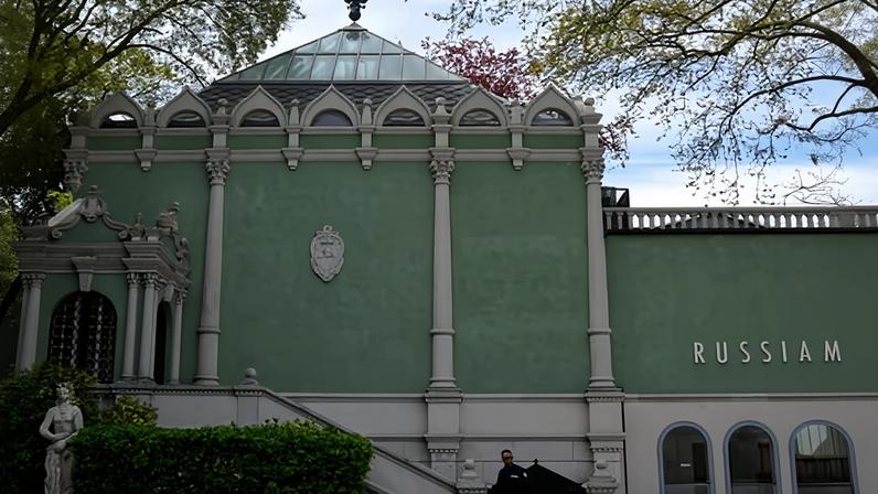 Bienal de Veneza: júri não premiará artistas de países com crimes de guerra