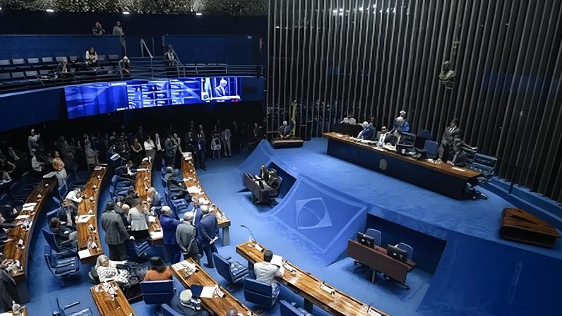 Plenário do Senado Federal durante sessão deliberativa ordinária. Na ordem do dia, votação em dois turnos da PEC 8/2021 que limita decisões monocráticas (individuais) e pedidos de vista no Supremo Tribunal Federal (STF) e outros tribunais. Também está na pauta, projeto de lei que cria uma política nacional de atendimento a pessoas com câncer no Sistema Único de Saúde (SUS). Mesa: senador Jayme Campos (União-MT);2º secretário da Mesa do Senado Federal, senador Weverton (PDT-MA);líder do governo no Senado Federal, senador Jaques Wagner (PT-BA);presidente do Senado Federal, senador Rodrigo Pacheco (PSD-MG); senador Giordano (MDB-SP).Em discurso, à tribuna, senador Humberto Costa (PT-PE).Foto: Jonas Pereira/Agência Senado