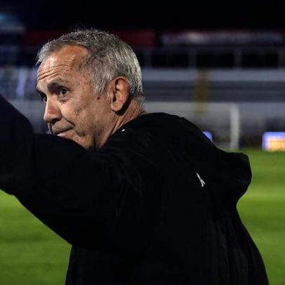 Nelsinho Baptista recebe homenagem do Sport após anunciar aposentadoria