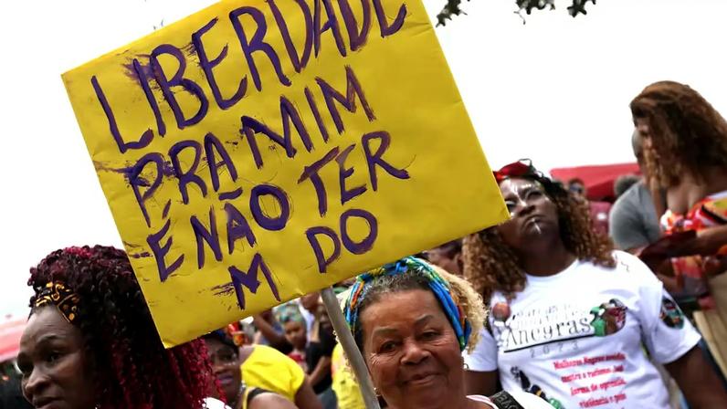 Senadores aprovaram, por unanimidade, incluir a misoginia na Lei do Racismo