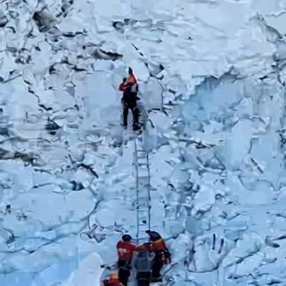 Caminho liberado para alpinistas do Everest após enorme bloco de gelo