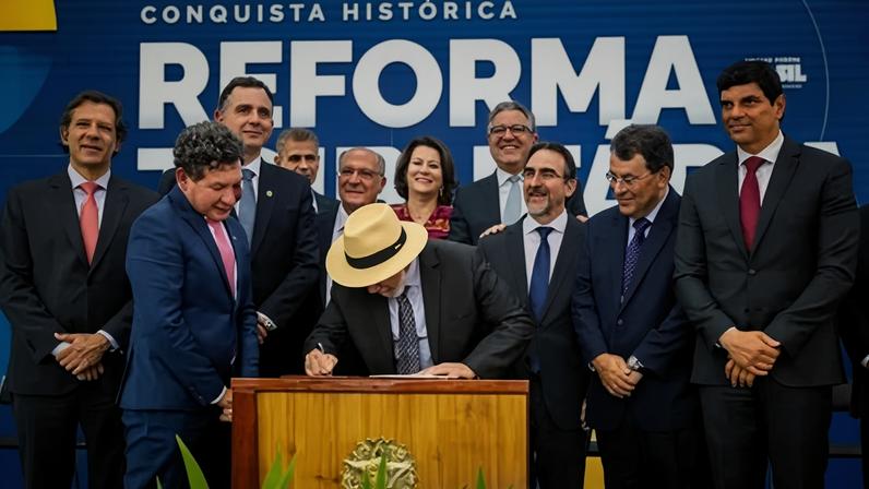 Lula assina projeto da regulamentação da reforma tributária