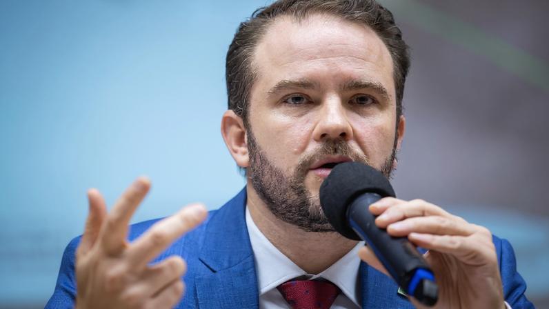 Governo avalia liberar parte do FGTS para quitar dívidas