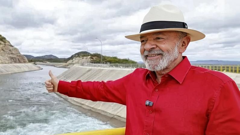 Presidente da República, Luiz Inácio Lula da Silva, durante visita à estação de bombeamento da EBI-3, em Pernambuco