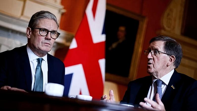 Lord Robertson (right) during a meeting with Keir Starmer in July 2024.