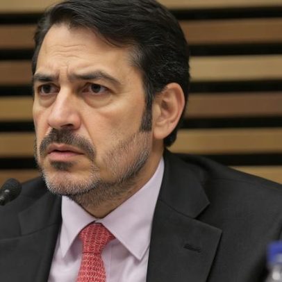Jorge Messias intensifica conversas com senadores