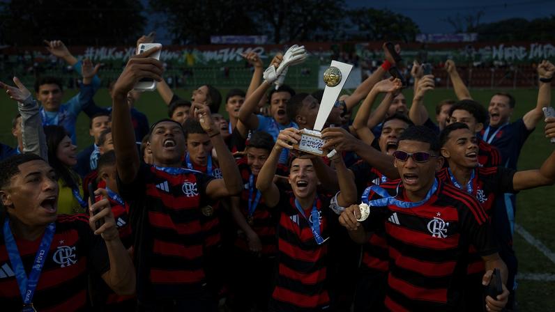 Flamengo foi campeão carioca sub-15 em cima do Fluminense em Xerém — Foto: Adriano Fontes / Flamengo