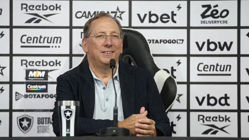 John Textor na apresentação de Davide Ancelotti no Botafogo — Foto: Vitor Silva / Botafogo