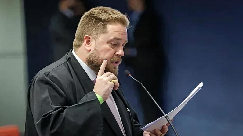 Matheus Milanez, defesa do general Augusto Heleno