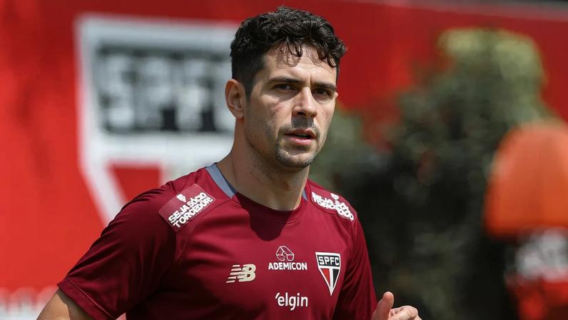 São Paulo rescinde com Oscar; meia abre mão de valor milionário