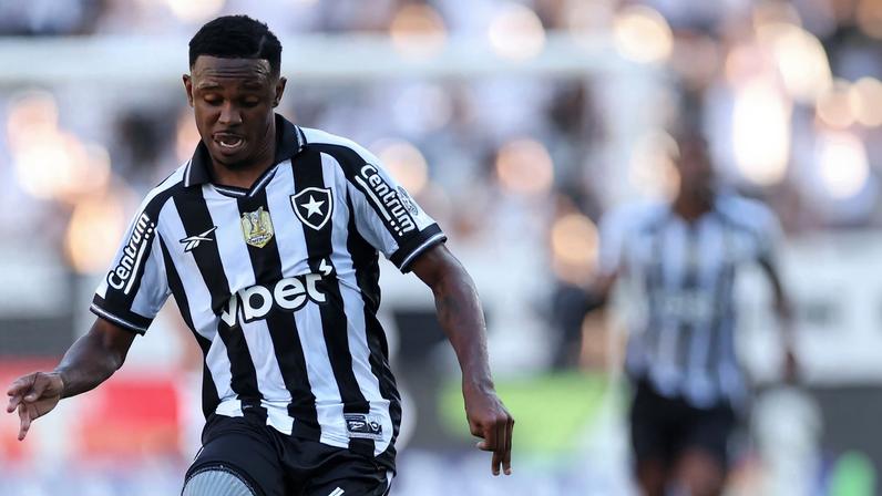 Jeffinho em Botafogo 2 x 2 Santos, pelo Brasileirão 2025 — Foto: Vitor Silva/BFR