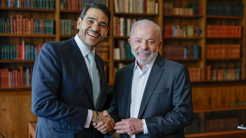 Presidente Luís Inácio Lula da Silva e o Advogado Geral da União, Jorge Messias, indicado a ministro do Supremo Tribunal Federal, cuja nomeação foi barrada pelo Senado