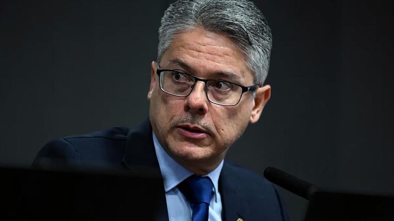 Alessandro Vieira propõe mudança constitucional para afetar o STF