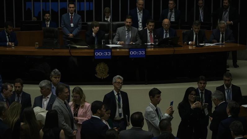 Plenário da Câmara dos Deputados durante sessão conjunta do Congresso Nacional destinada à deliberação dos vetos de Lula - 27/11/2025