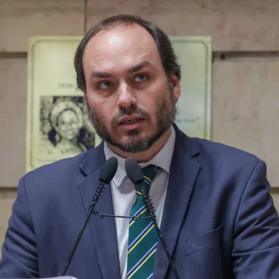 Carlos Bolsonaro acionará PL contra filiados que não divulgam Flávio