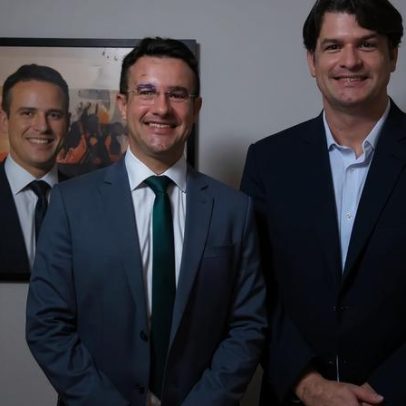 Leo Bezerra destaca trajetória de Arthur Fialho, homenageado em João Pessoa