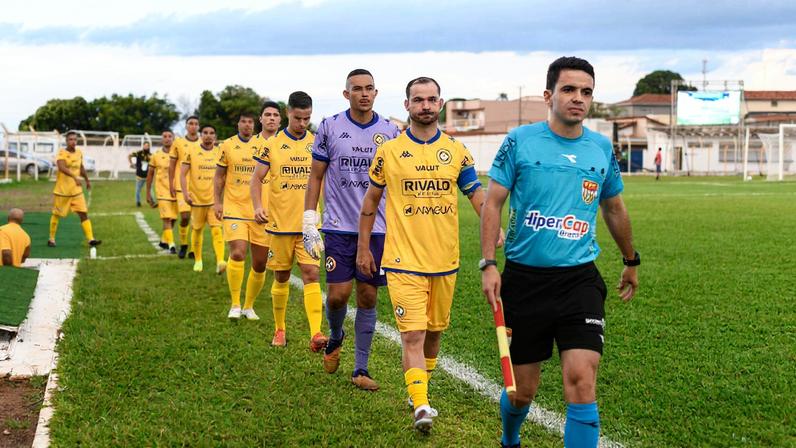 Time do Araçatuba em campo em partida da Série A4 — Foto: Igor Do Vale/Ag. Paulistão