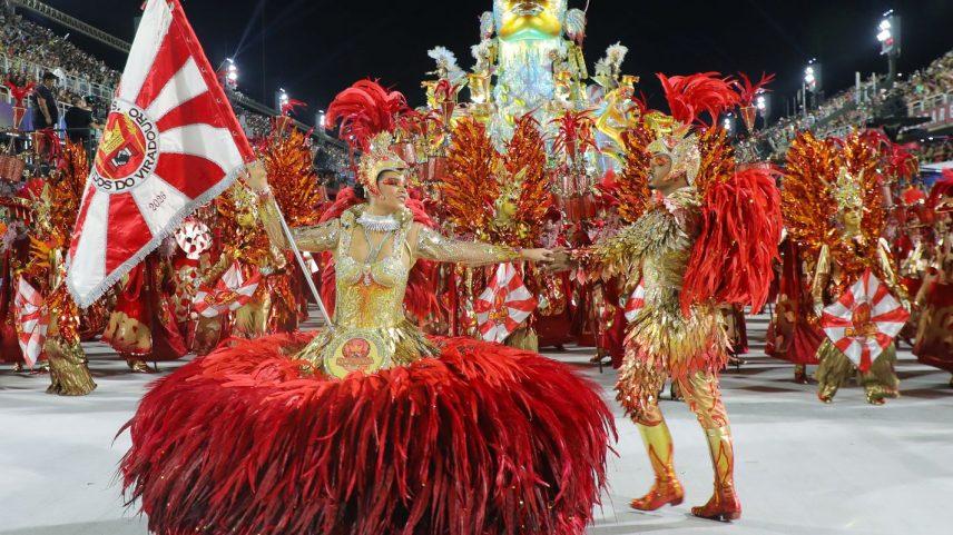 Desfile no Grupo Especial da escola de samba Unidos do Viradouro na Marquês de Sapucaí, no Carnaval 2026.