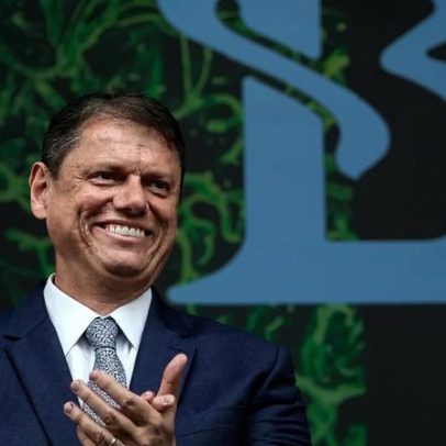 Tarcísio encaminha projeto para elevar salário mínimo em SP em 3,9%