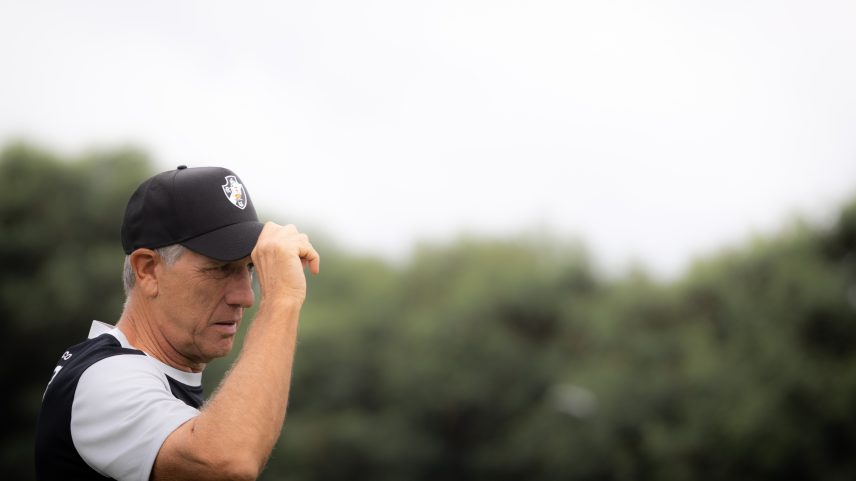 Renato Gaúcho, técnico do Vasco, assistindo à partida contra o Barracas Central — Foto: Reprodução