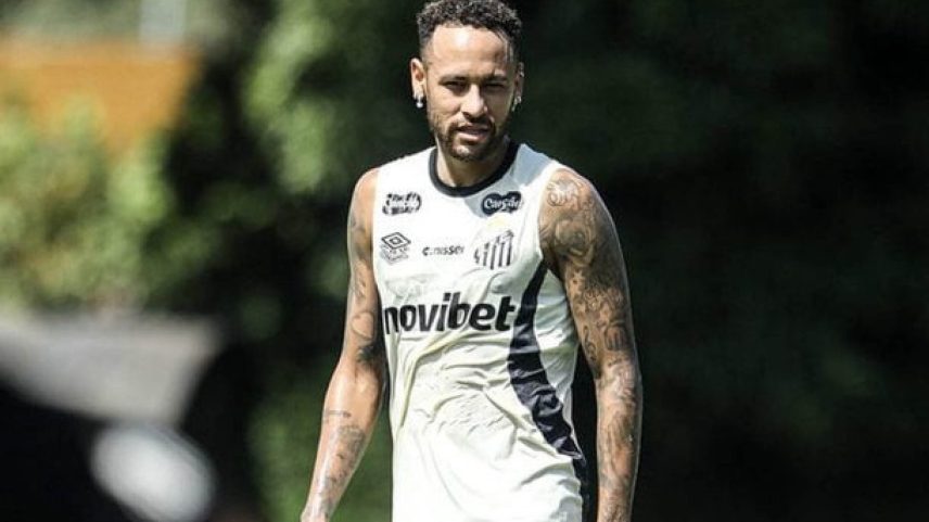 Neymar convive com lesões recentemente e não tem sequência de jogos - (crédito: Reinaldo Campos/ Santos)
