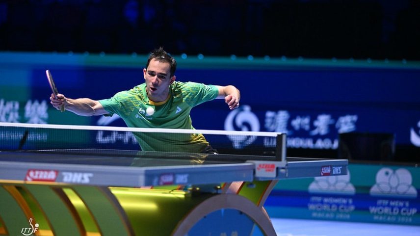 Hugo Calderano vence após rali de 24 trocas e defesas incríveis