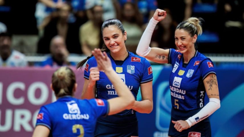 Julia Kudiess e Pri Daroit comemoram ponto do Minas nos playoffs da Superliga 25/26 (Foto: Hedgard Moraes/MTC)