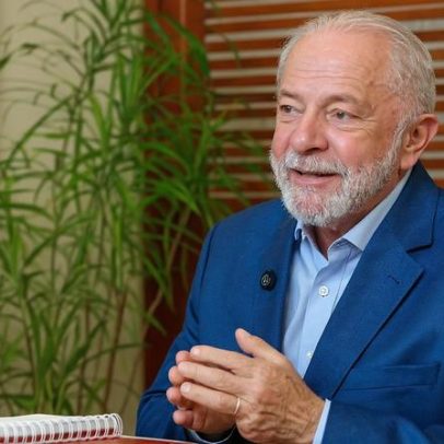Lula afirma que senadores com oito anos de mandato se julgam superiores