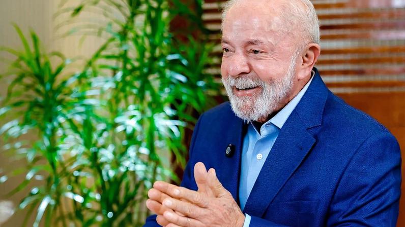 Luiz Inácio Lula da Silva durante entrevista à TV Cidade