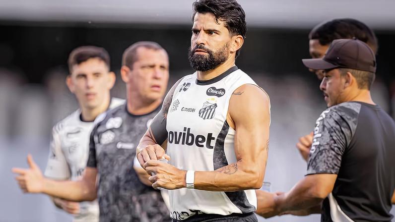 Tomás Rincón durante treino do Santos na Vila Belmiro — Foto: Raul Baretta/ Santos FC