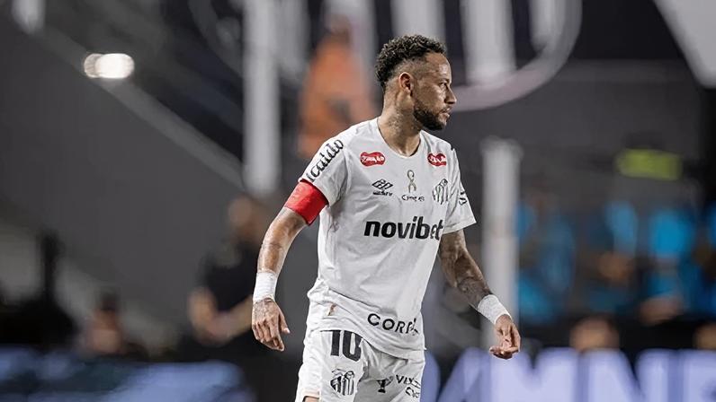 Cuca defende Neymar e critica árbitro no Santos x Remo