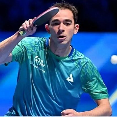 Hugo Calderano recebe prêmio pelo bronze na Copa do Mundo de Tênis de Mesa