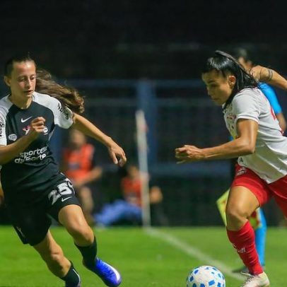 Corinthians vence Bragantino e assume liderança do BR Feminino