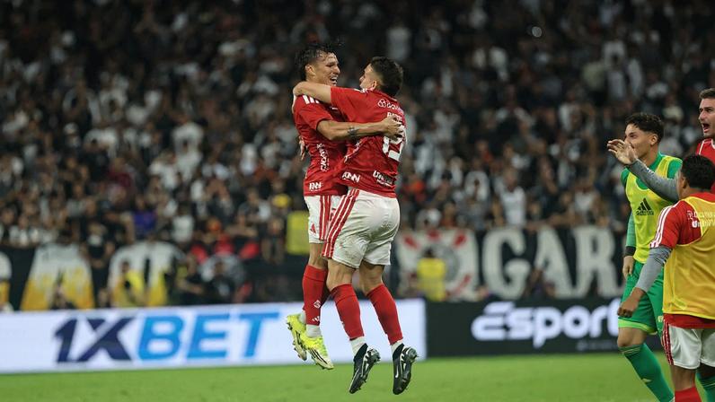 Bernabei e Borré vibram após gol do Inter — Foto: Ricardo Duarte/Divulgação, Internacional