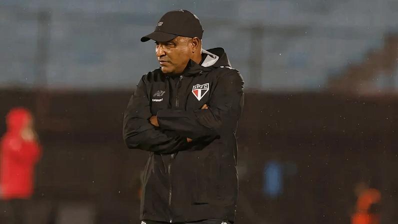 Roger falou sobre o assunto em coletiva de imprensa (Foto: Rubens Chiri / São Paulo FC)