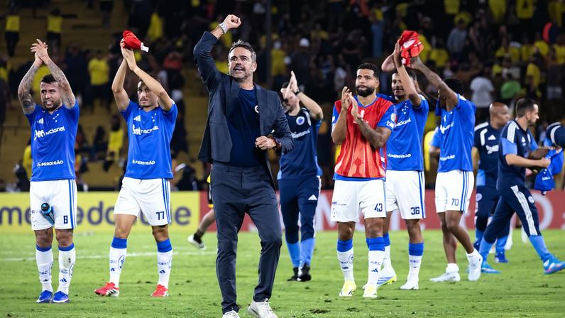 Artur Jorge, técnico do Cruzeiro comemora vitória na estreia do time na Libertadores 2026 — Foto: Gustavo Aleixo/Cruzeiro